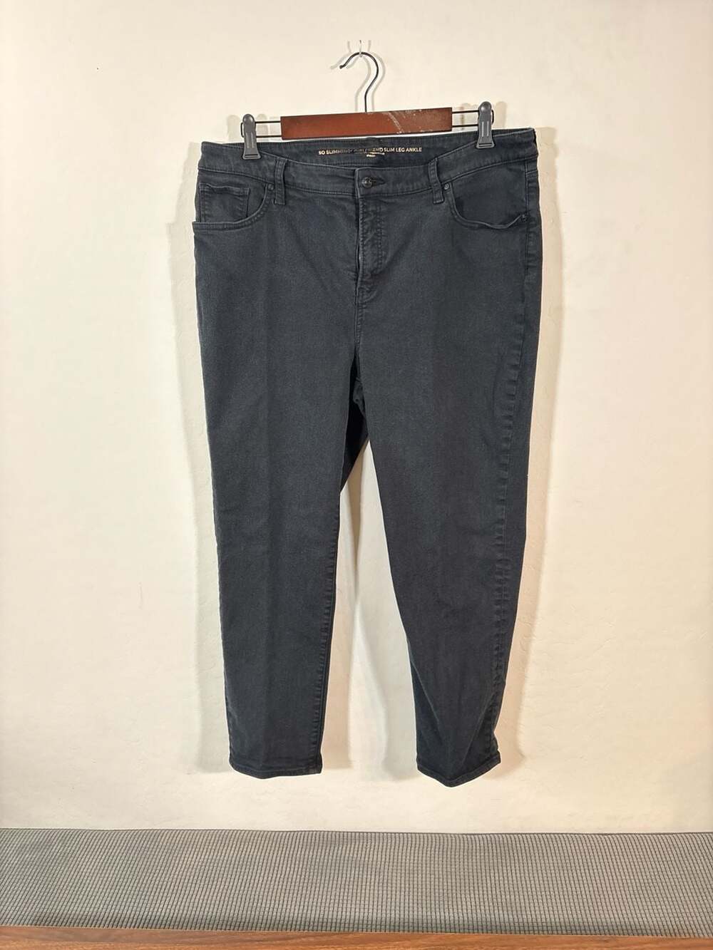Chico's So Slimming Girlfriend Slim Leg Ankle Jeans Black Size 3R